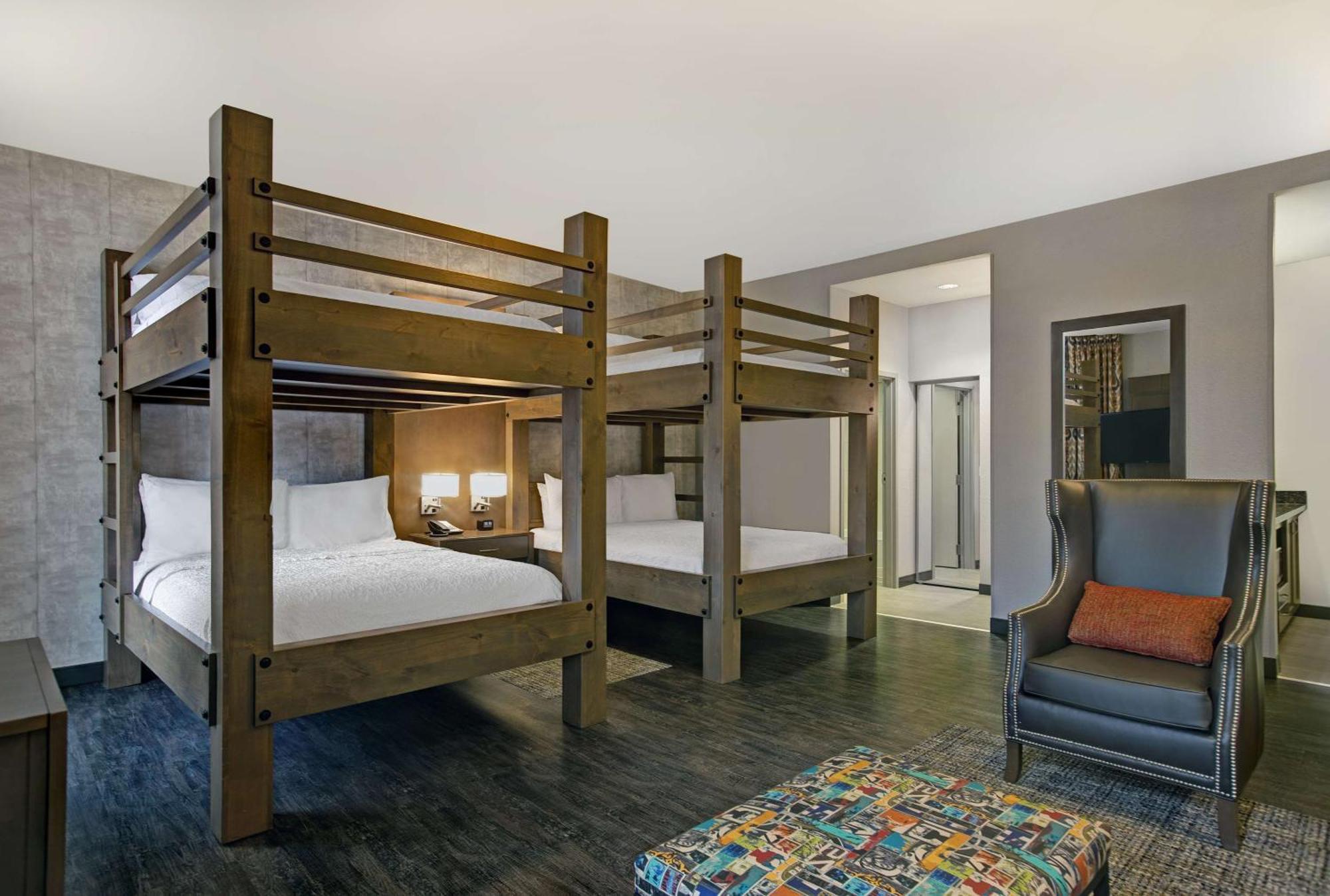 Hampton Inn And Suites Austin University Capitol Экстерьер фото